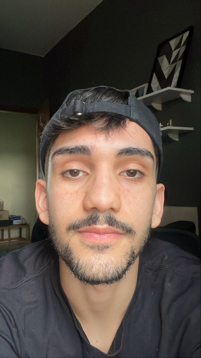 Danxk2's tweet image. Juro sem filtro, é pq meu olho é fundo e faz sombra. Parem eu não sou tão feio assim