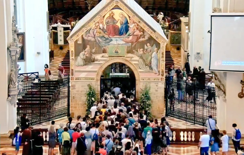 SiateSanti's tweet image. Il Perdono di Assisi si avvicina.
Per vivere pienamente questo tempo, abbiamo pensato a un aiuto che possa aiutarti a pregare con noi alla Porziuncola.
📱 Si chiama “Francesco con me” ed è un'app che puoi scaricare sul tuo smartphone.
[ Al momento è disponibile solo per…
