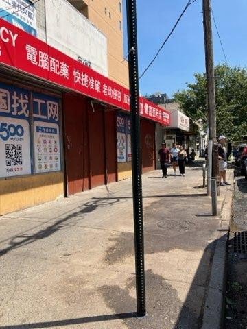 NYPD109Pct's tweet image. Yesterday, we conducted a follow up operation with the Sanitation Department to cleanup an illegal encampment and vending at 135-02 Roosevelt Ave.
See before & after photos.