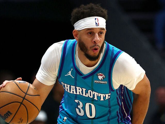 Anthony Slater declaró en ESPN que los Warriors están buscando mejorar los triples y dijo que hay interés mutuo entre la franquicia y Seth Curry.

Seth lideró la NBA en % de triples la temporada pasada con un 45.6% en 2.7 intentos jugando en los Hornets.