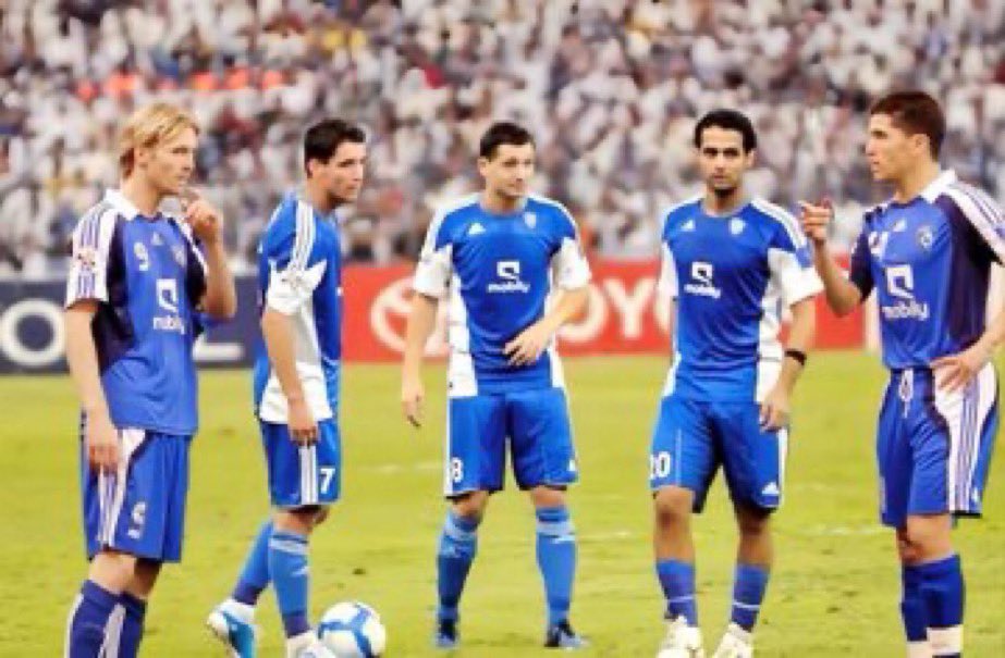 وقتها النصراوي  تسأله وش تشجع يقولك مالي بالكورة