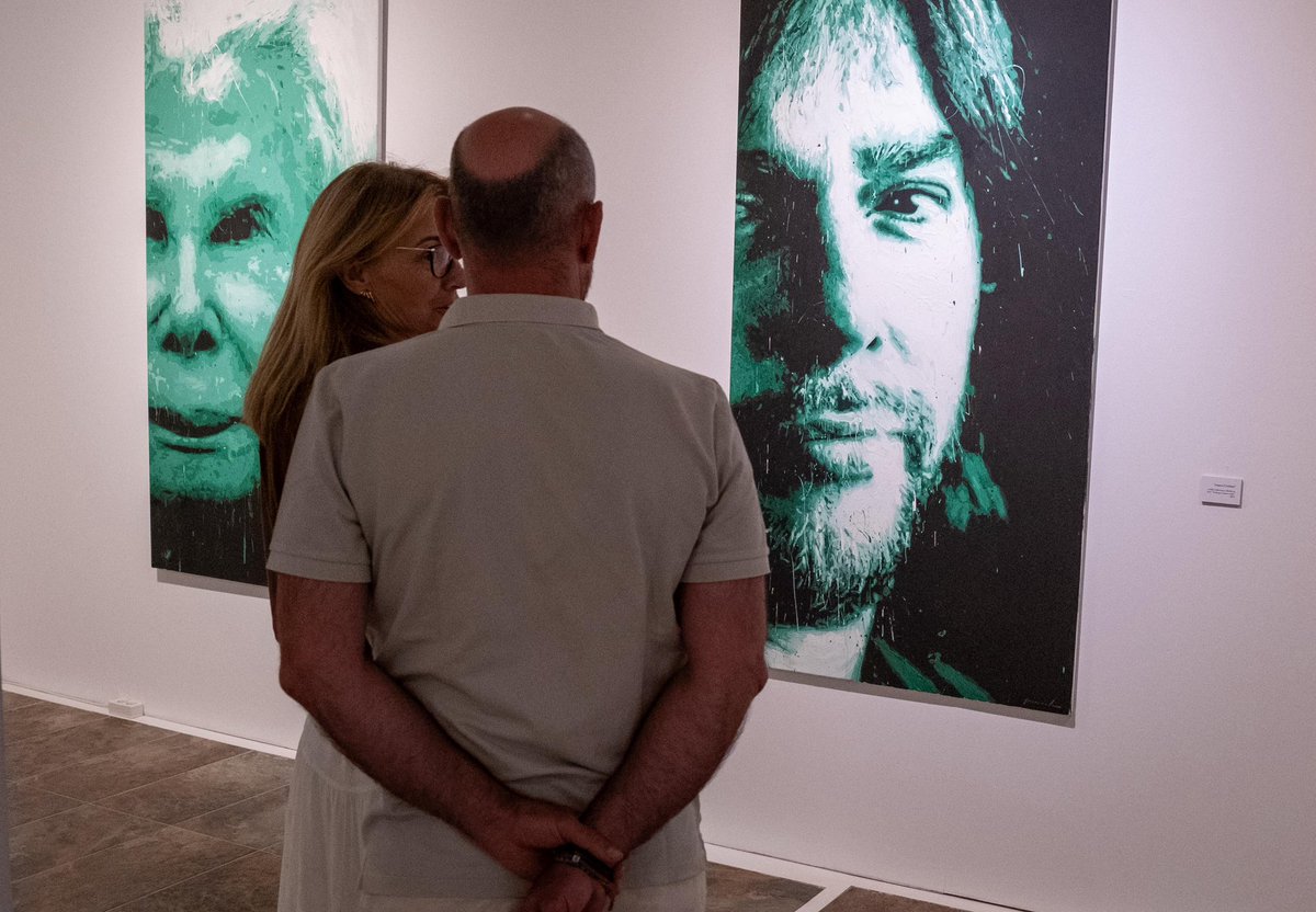 Diputación de Huelva (@dipuhu) on Twitter photo 🎨 <a href="/FornielesEmilio/">Emilio Fornieles</a> regresa a Huelva con ‘Back to the roots’, una exposición que rinde homenaje a Andalucía a través del retrato.
Inaugurada por la diputada <a href="/Carmendiazsori1/">Carmendiazsoriano</a> , puede visitarse hasta el 16 de agosto en la #SaladelaProvincia de la <a href="/DipuHU/">Diputación de Huelva</a>
➕n9.cl/gb0pne 🎨 <a href="/FornielesEmilio/">Emilio Fornieles</a> regresa a Huelva con ‘Back to the roots’, una exposición que rinde homenaje a Andalucía a través del retrato.
Inaugurada por la diputada <a href="/Carmendiazsori1/">Carmendiazsoriano</a> , puede visitarse hasta el 16 de agosto en la #SaladelaProvincia de la <a href="/DipuHU/">Diputación de Huelva</a>
➕n9.cl/gb0pne