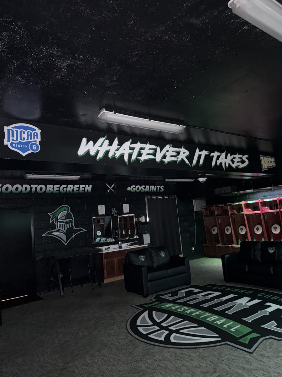 KSSCentral's tweet image. 🟢 New Look for Seward County Basketball
Seward County’s basketball locker room just got a full remodel following the hiring of head coach Austin Downing. The transformation brings new energy and a fresh look to the program.
The work was done by Jordan Zarate, owner of FJ Wraps…