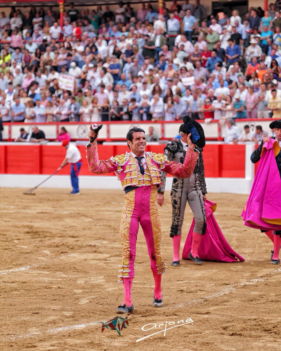 💯 Dimensión de EMILIO DE JUSTO en Santander. Una oreja de peso para dejar huella otra tarde más.

Estará en San Ignacio el próximo 2 de agosto.

👉🎟️ 𝗖𝗢𝗠𝗣𝗥𝗔 𝗧𝗨𝗦 𝗘𝗡𝗧𝗥𝗔𝗗𝗔𝗦 taquillas de la plaza y a través 📲 torosazpeitia.com 

#AzpeitiaZezenketaKulturaDa