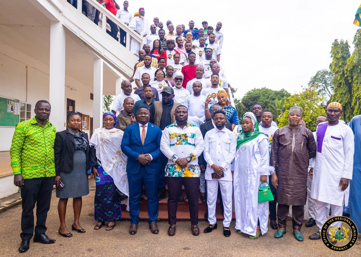 DrAmoakohene's tweet image. This evening, I had the honour of swearing in the final two Municipal and District Chief Executives for the Ashanti Region, Hon. Yakubu Issifu for Mampong and Hon. Ishaaq Ibrahim for Atwima Mponua.
I urged them to work with urgency and dedication, given their relatively late…