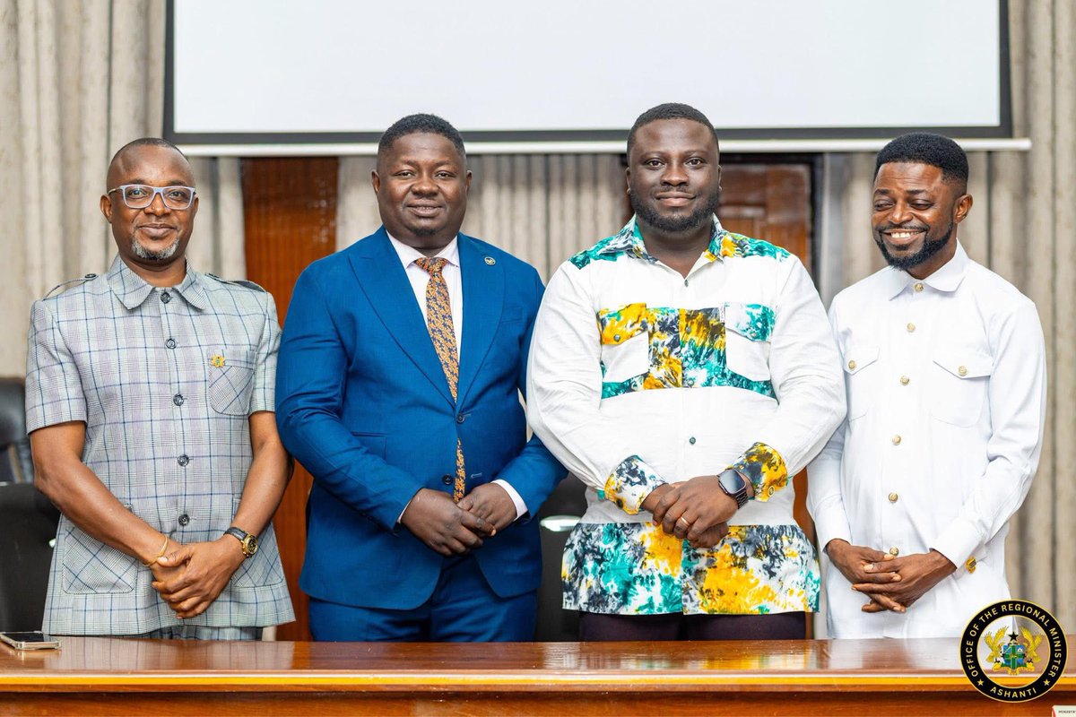 DrAmoakohene's tweet image. This evening, I had the honour of swearing in the final two Municipal and District Chief Executives for the Ashanti Region, Hon. Yakubu Issifu for Mampong and Hon. Ishaaq Ibrahim for Atwima Mponua.
I urged them to work with urgency and dedication, given their relatively late…