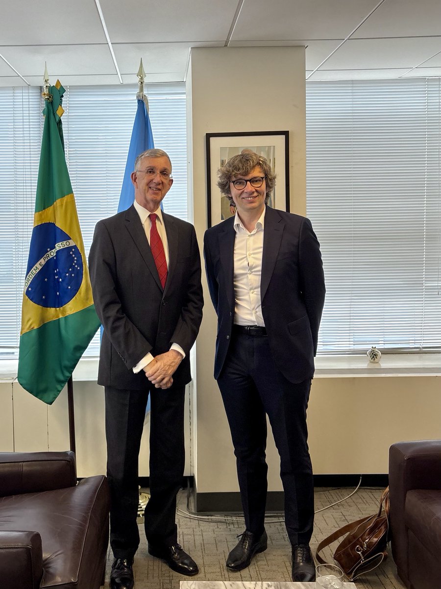 ITUatUNHQ's tweet image. ITU DSG @tlamanauskas was pleased to meet with Ambassador Sérgio Danese of @Brazil_UN_NY to discuss ways to collaborate ahead of #COP30 and advance the Green Digital Action.