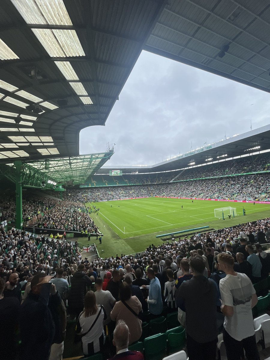 danwright1999's tweet photo. Great few days 🍻Celtic away. Oasis. Test Cricket https://t.co/8XDwW8wwva