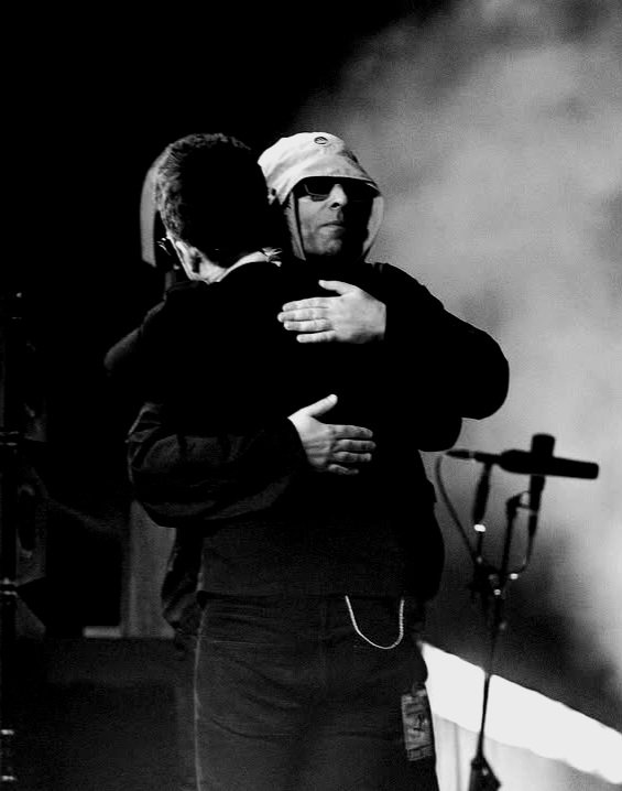 liamgdaily's tweet image. The guns have fallen silent.
The stars have aligned 馃挮
#Oasis