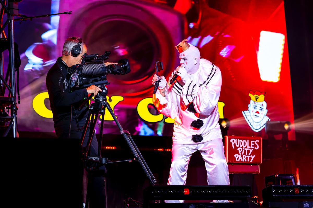 Montreal's tweet image. Action from this year’s Just for Laughs festival! 🤣
📷 @evablue @justforlaughs #montreal