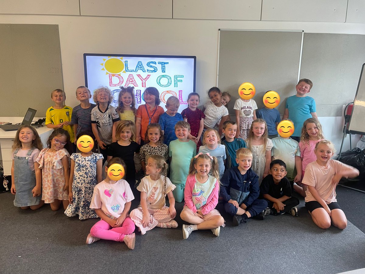 DeePointMoon tweet media