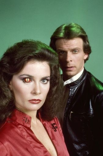 EugWSerra's tweet photo. On October 26, 1984, V - The Series premiered on television! #V #RobertEnglund #MarcSinger
#FayeGrant #JaneBadler
#LaneSmith #BlairTefkin
#JenniferCooke #MichaelIronside
#MichaelWright #JeffYagher
#JuneChadwick #Starlog #Starlog89 https://t.co/wX98IYeKuu