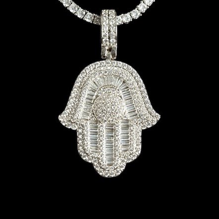 #Jewelry has played a vital role in #Arab #culture for centuries, serving not only as a form of adornment but also as a symbol of wealth, social status, and cultural identity. From the opulent courts of ancient civilizations in the #Arabian Peninsula to the intricate designs worn