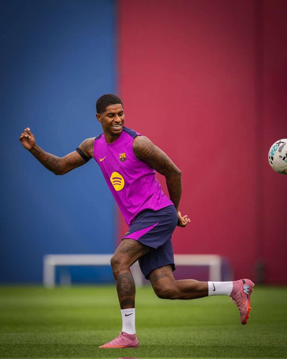 😍 في ضحكته لحن الغرام الطروب 💙❤️🎶