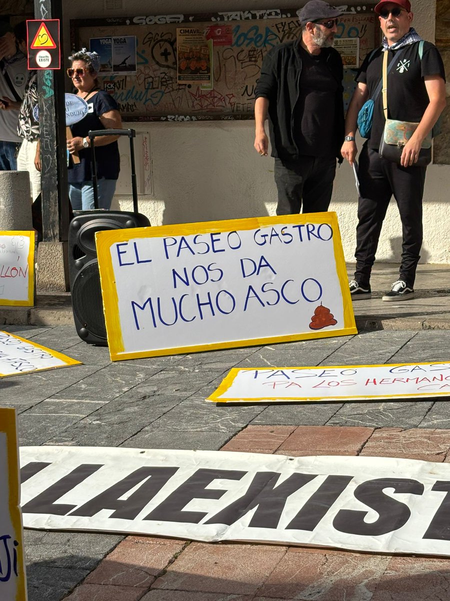 iuxixon's tweet image. 📷 Esta tarde acompañamos a los vecinos y las vecinas de #Cimavilla en su movilización contra la turistificación del barrio.
🔴 Más servicios públicos y menos Paseo Gastro.
✊️ Cimavilla existe y resiste.