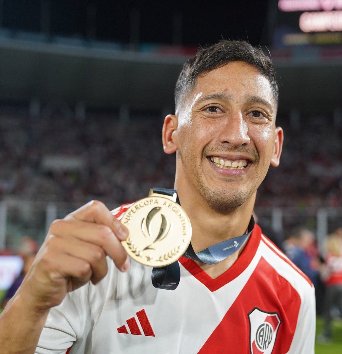 juanbalbi9's tweet image. 🚨 Rodrigo Aliendro rescindió y se despidió en sus redes sociales.
✍️ “Gracias #River por abrirme las puertas y acompañarme en este camino. Me llevo los colores en el alma y el corazón lleno. Los quiero mucho y los voy a extrañar”.