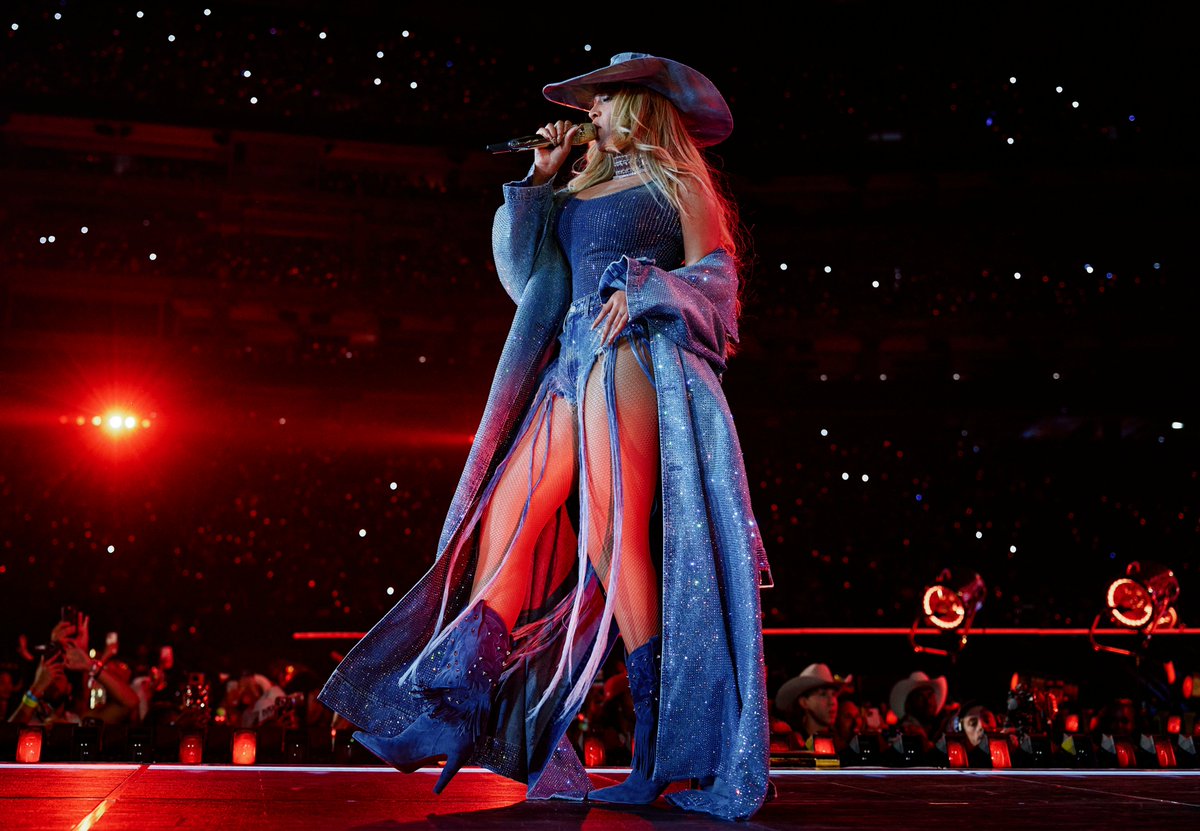 parkwood's tweet photo. The Queen’s Looks: ATL Edition
#BEYTL looks https://t.co/E3mh4l5SWR