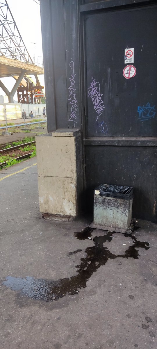 Armo V (@armov4) on Twitter photo Cien. <a href="/ViviVilciens/">Vivi - Vienā vilcienā</a> vadība! Vai jums tiešām ir patīkami, ka Jūsu darbiniekiem un pasažieriem nākas izbaudīt šādus skatus un aromātus? Varbūt labāk tomēr neslēgt ciet tualetes vilcienā galapunktos? Kā būtu Jums piedzīvot šādas ainavas ikdienā? 🙁 Nav īpaši labs valsts tēls... Cien. <a href="/ViviVilciens/">Vivi - Vienā vilcienā</a> vadība! Vai jums tiešām ir patīkami, ka Jūsu darbiniekiem un pasažieriem nākas izbaudīt šādus skatus un aromātus? Varbūt labāk tomēr neslēgt ciet tualetes vilcienā galapunktos? Kā būtu Jums piedzīvot šādas ainavas ikdienā? 🙁 Nav īpaši labs valsts tēls...