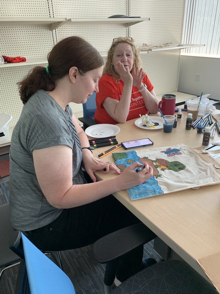 uwoftc's tweet image. Thank you to the great volunteers at @HelenofTroyLife for getting your creative juices flowing while decorating these adorable book bags for our #readytoread program! 💙 uwotc.org