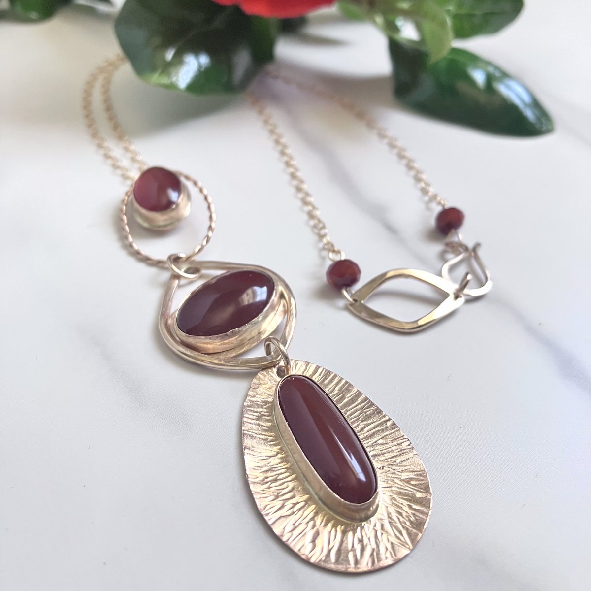 COMING SOON  ✨The Anastasia Necklace✨ definitely a statement worthy carnelian necklace.  Each stone is a slightly different shade of burnt umber.

bellarosejewelrydesign.com