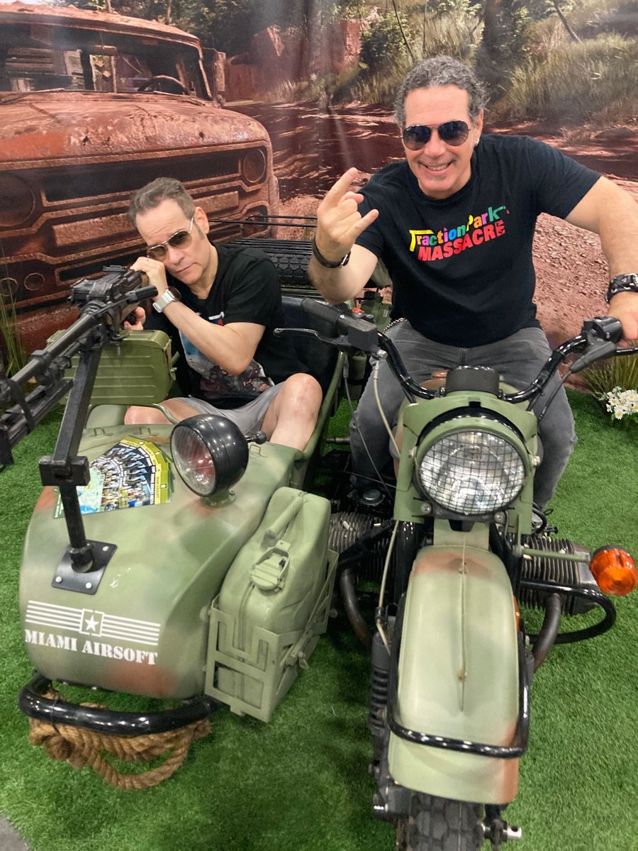 Great weekend at Florida Supercon where the team was able to roam the convention floor and get some interviews in before the “Blood, Guts and Glory: The Making of Traction Park Massacre” panel. Next stop, New York Comic Con in October! #TractionParkMassacre🔪🩸🎢