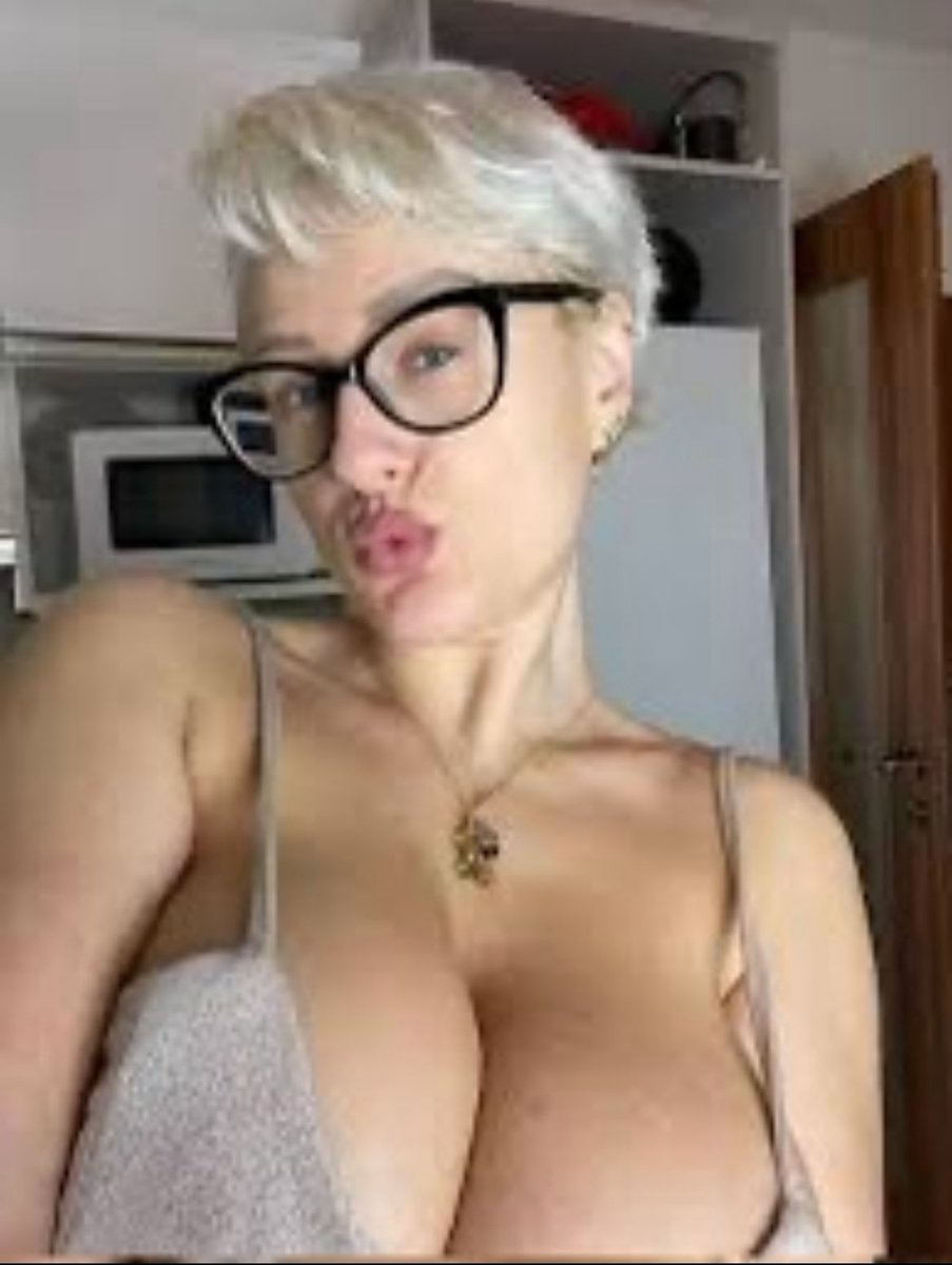 MMabbet's tweet image. Im ready to be your hot reliever. I would help ease your mind and help you forget whatever you might be having troubles. Have all your focus on me while I was your body from head to toe.