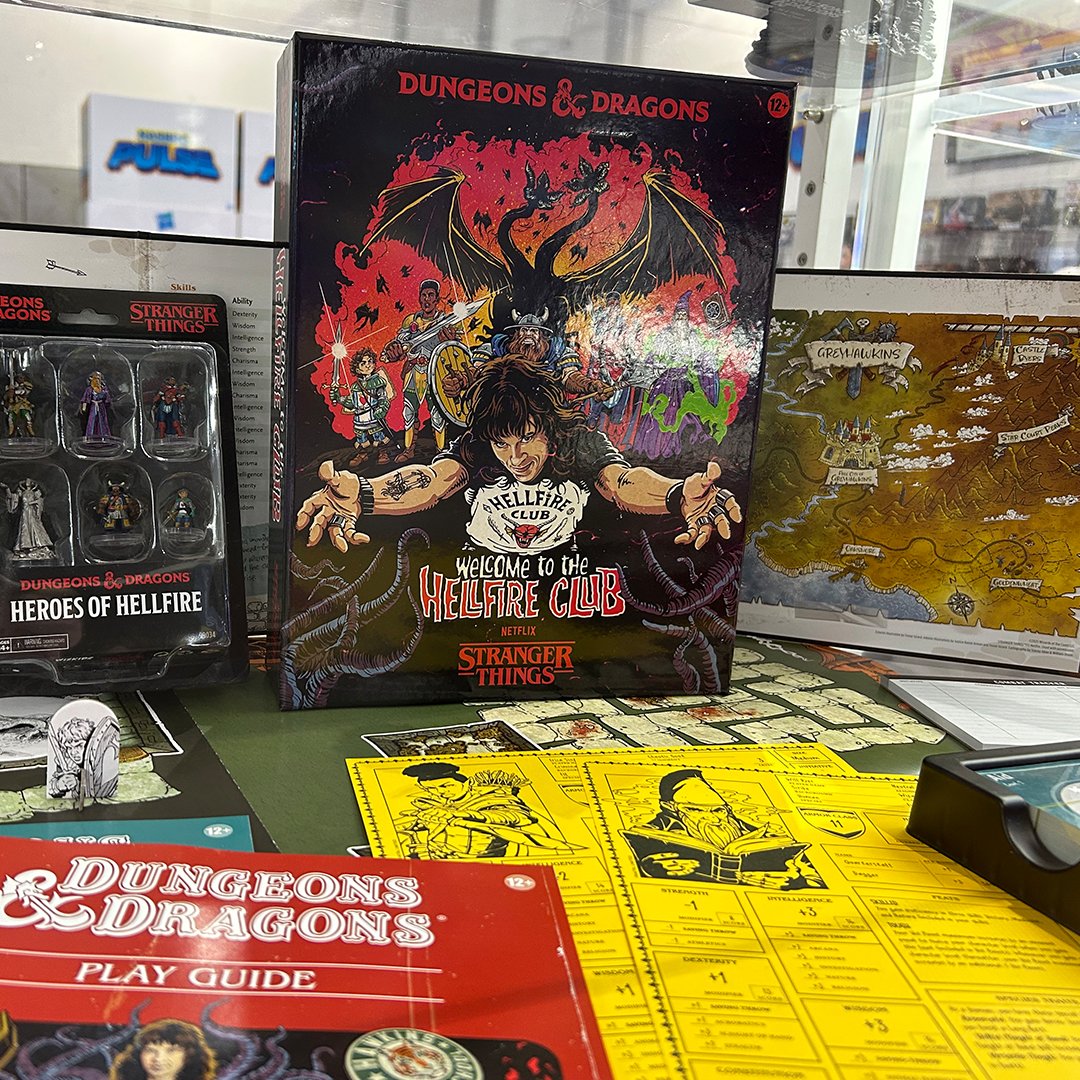 Wizards_DnD's tweet image. This mug is watching your every move... 👁️👁️👁️
A portal has opened at #SDCC and the world of Dungeons & Dragons awaits! Step into the adventure at Booth #3213.
