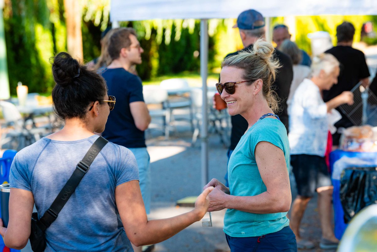 Want to help make your neighbourhood a more connected place to call home? Studies show that  knowing ones neighbours creates a safer, happier and more vibrant place to live! 💖🏘️

Learn more and become a Block Connector at kelowna.ca/blockconnector.