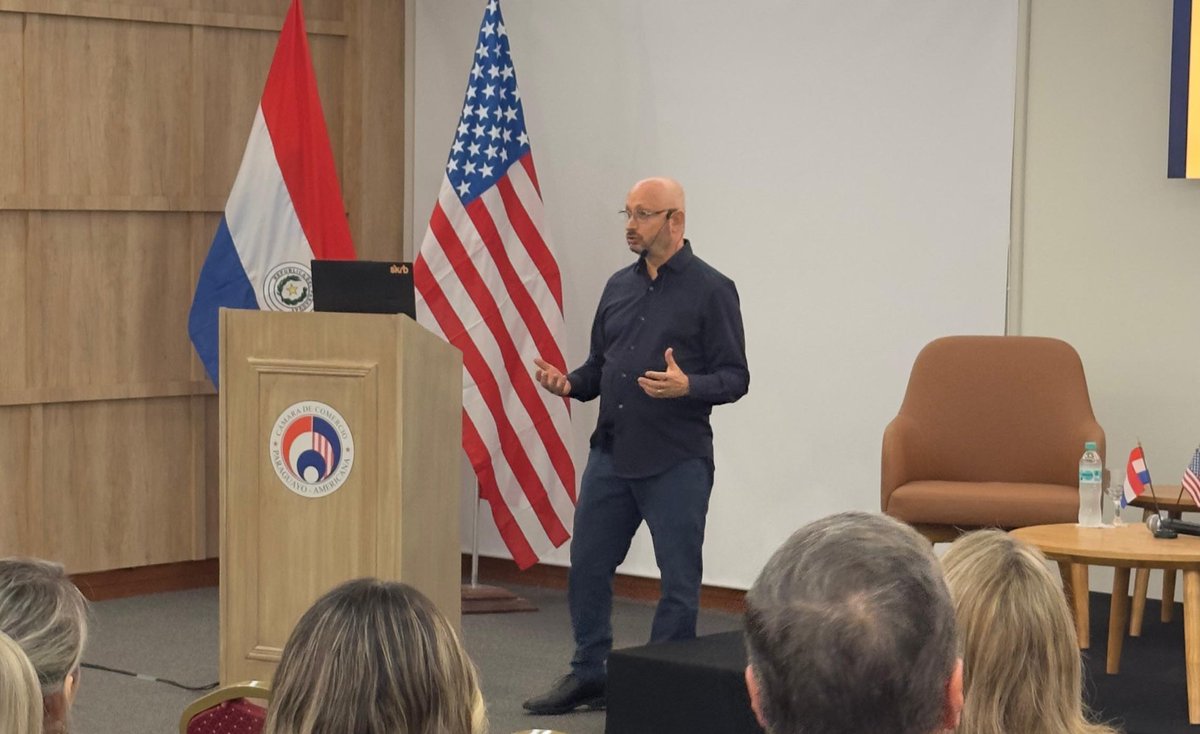 Nos encontramos para hablar de IA, transformación digital y su impacto en los negocios.

De la mano de Dan Hirsch, fundador de de SKRB Tech, y Fabio Farchetto, CEO de ⁣de SKRB Tech, analizamos los desafíos y oportunidades que presenta la inteligencia artificial en los negocios.
