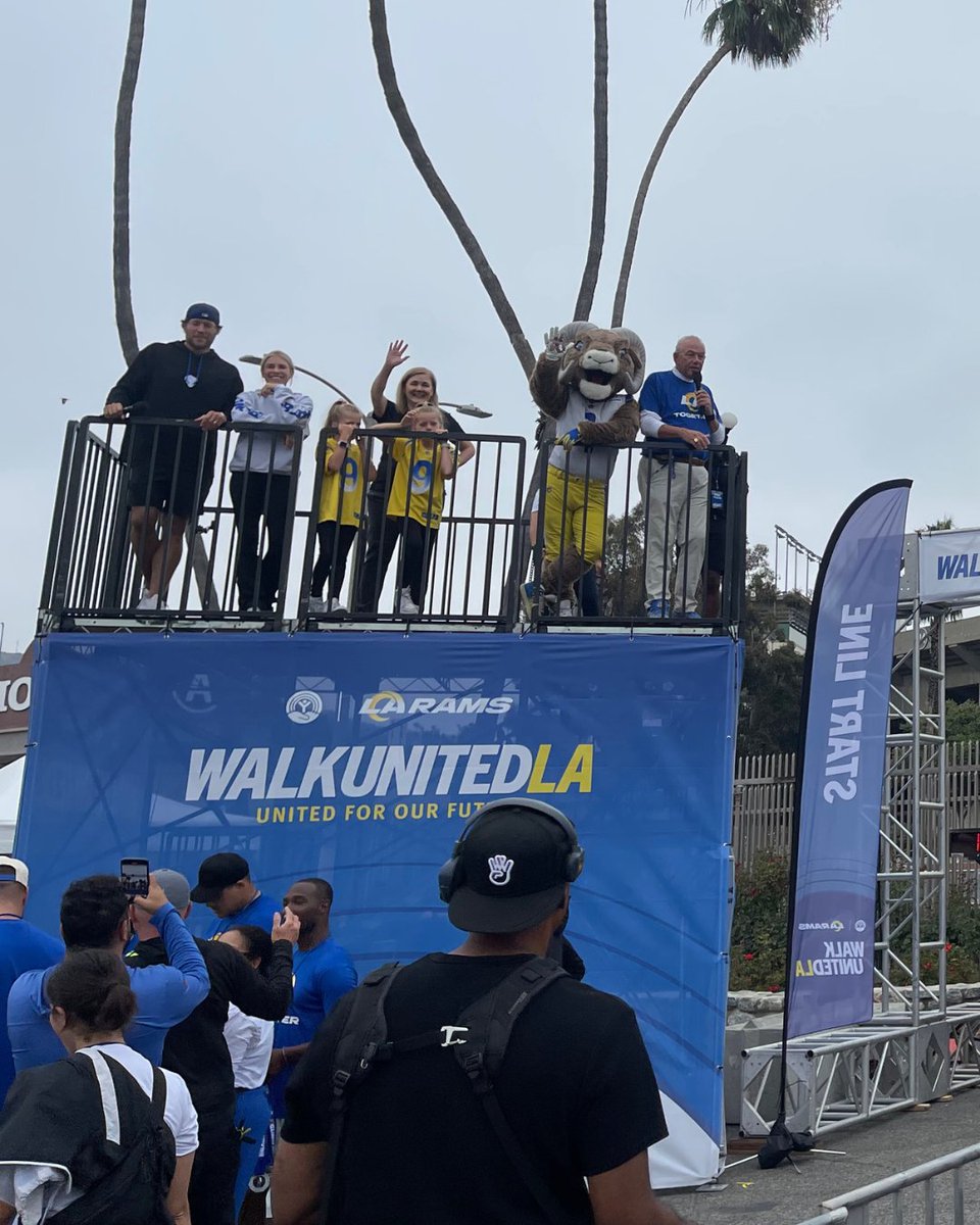 Building_Skills's tweet image. On Sunday, 40 BSP families and team members came together at the @LAUnitedWay WalkUnitedLA 2025 5K to walk, run, and stand with our Los Angeles community. Every step was a commitment to uplifting families, expanding access to housing, and supporting students across LA. United…