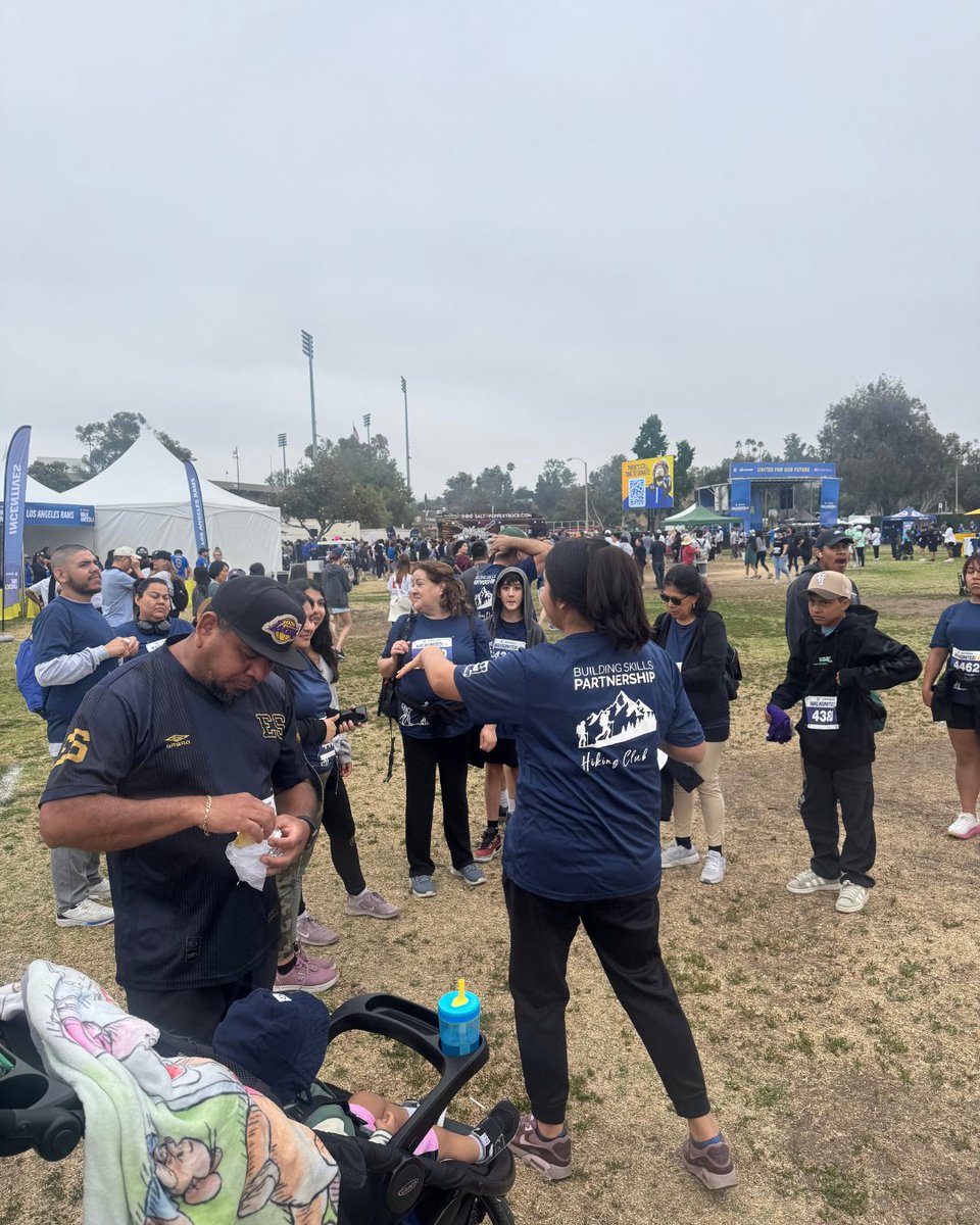 Building_Skills's tweet image. On Sunday, 40 BSP families and team members came together at the @LAUnitedWay WalkUnitedLA 2025 5K to walk, run, and stand with our Los Angeles community. Every step was a commitment to uplifting families, expanding access to housing, and supporting students across LA. United…