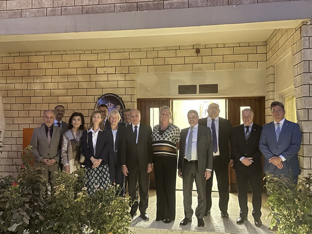 Netherlands Embassy In Iraq 🇳🇱🇮🇶 (@nliniq) on Twitter photo Honoured to host His Excellency <a href="/Fuad_Husseein/">Fuad Hussein | فؤاد حسين</a> at the #NL Embassy in #Baghdad. <a href="/NLinIQ/">Netherlands Embassy In Iraq 🇳🇱🇮🇶</a> is grateful for all the valuable historical lessons he generously shared with all the friends of #Iraq present. Honoured to host His Excellency <a href="/Fuad_Husseein/">Fuad Hussein | فؤاد حسين</a> at the #NL Embassy in #Baghdad. <a href="/NLinIQ/">Netherlands Embassy In Iraq 🇳🇱🇮🇶</a> is grateful for all the valuable historical lessons he generously shared with all the friends of #Iraq present.