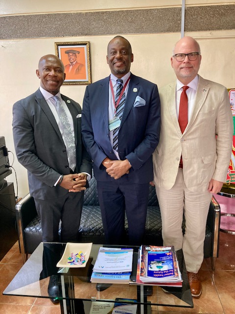 sunyoswego's tweet image. President Nwosu wraps up a successful visit to Nigeria for the SUNY Africa Initiative:
β
Met with high school leaders & agencies
β
Reconnected with MBA alum Jane Nwagu Gβ23
β
Signed Oswegoβs first institutional agreement in Nigeria
β
Visited PEFTI for media/film talks