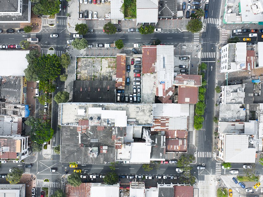 GUAYAQUIL APUESTA POR RECUPERAR EL CORAZÓN DE LA CIUDAD

Con el plan “Tu centro, el barrio de todos”, más de 60 hectáreas del casco central serán intervenidas para hacerlo un espacio habitable, patrimonial y lleno de vida.

Son 92 manzanas que integran este proyecto, que incluye