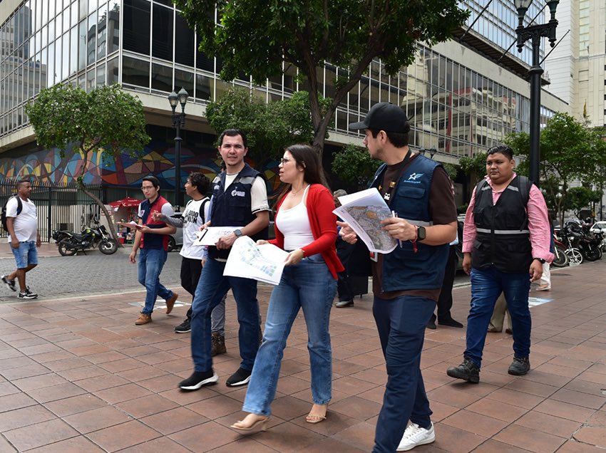 aquilesalvarez's tweet photo. GUAYAQUIL APUESTA POR RECUPERAR EL CORAZÓN DE LA CIUDAD

Con el plan “Tu centro, el barrio de todos”, más de 60 hectáreas del casco central serán intervenidas para hacerlo un espacio habitable, patrimonial y lleno de vida.

Son 92 manzanas que integran este proyecto, que incluye reactivación barrial, movilidad inclusiva, renovación de espacios públicos y rescate arquitectónico.

Esta transformación será progresiva, con ordenanzas, mesas de trabajo y enfoque social. El centro vuelve a ser un lugar para vivir, caminar, quedarse o redescubrir.

#ConstruyendoLaCiudadDeTodos
