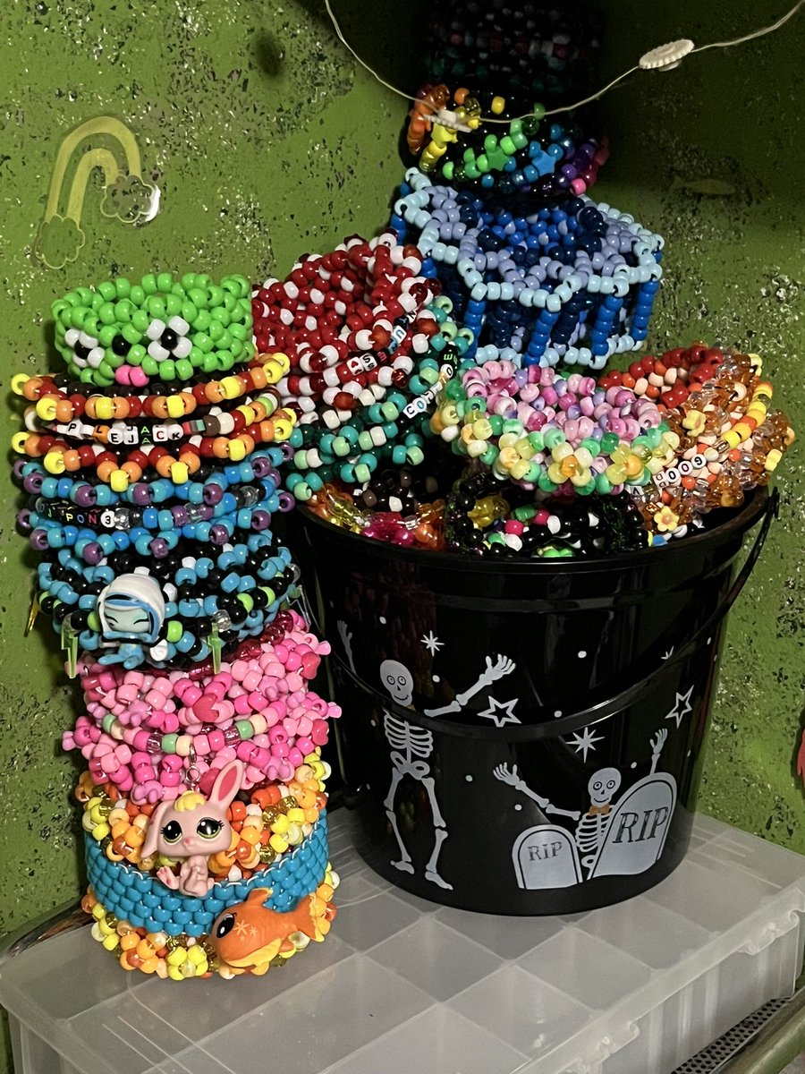 bugkandi's tweet image. hi im selling kandi to pay for my meds and bills! i am disabled, i have MS, TBI and more
check out my insta, depop and ko-fi (same user) and share if you know someone who might like to buy :)
bugkandi.carrd.co