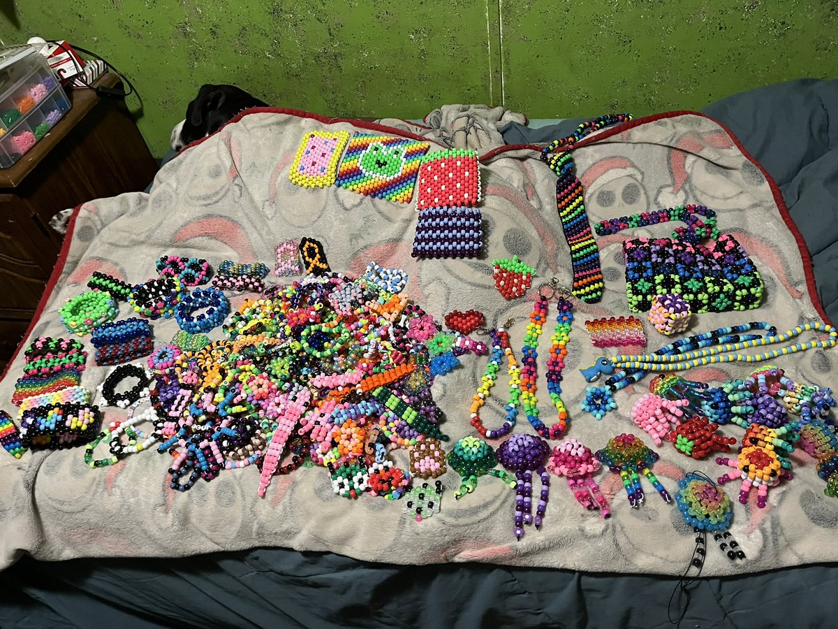 bugkandi's tweet image. hi im selling kandi to pay for my meds and bills! i am disabled, i have MS, TBI and more
check out my insta, depop and ko-fi (same user) and share if you know someone who might like to buy :)
bugkandi.carrd.co