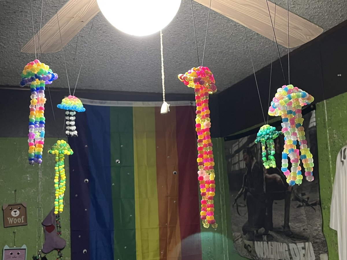 bugkandi's tweet image. hi im selling kandi to pay for my meds and bills! i am disabled, i have MS, TBI and more
check out my insta, depop and ko-fi (same user) and share if you know someone who might like to buy :)
bugkandi.carrd.co