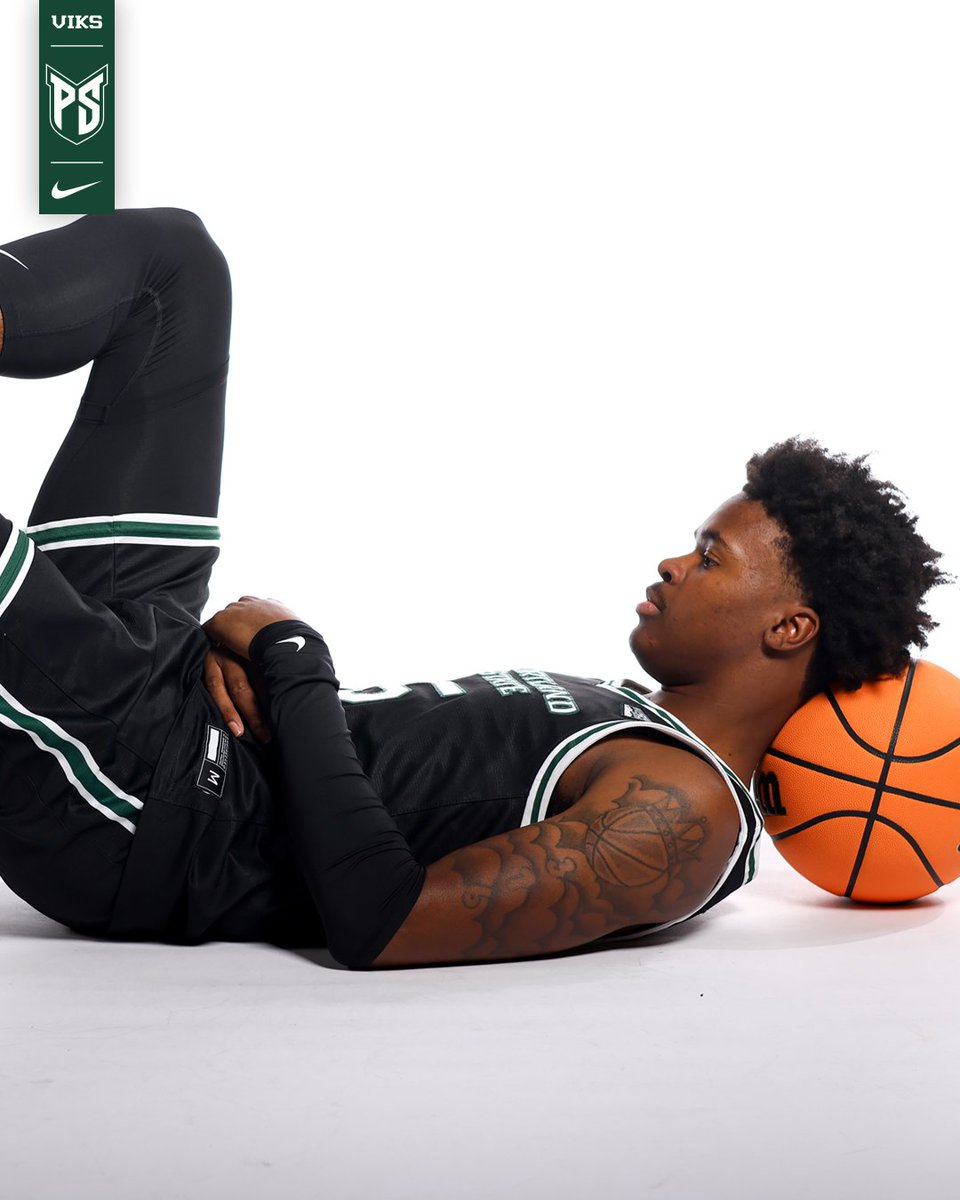 psuviksMBB's tweet image. Last pic is us waiting for the next @jaylinhenders18 poster. ⏳
#GoViks | #DefendTheShip