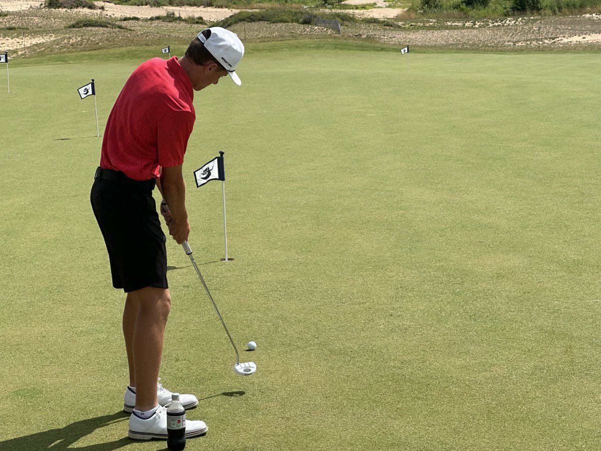 Vince Sigl gets in a few practice putts before a playoff with Charlie Erlandson for the ⁦<a href="/WSGAGolf/">WSGA Golf</a>⁩ State Amateur title at The Lido. They tied at 2-under par after the regulation 72 holes