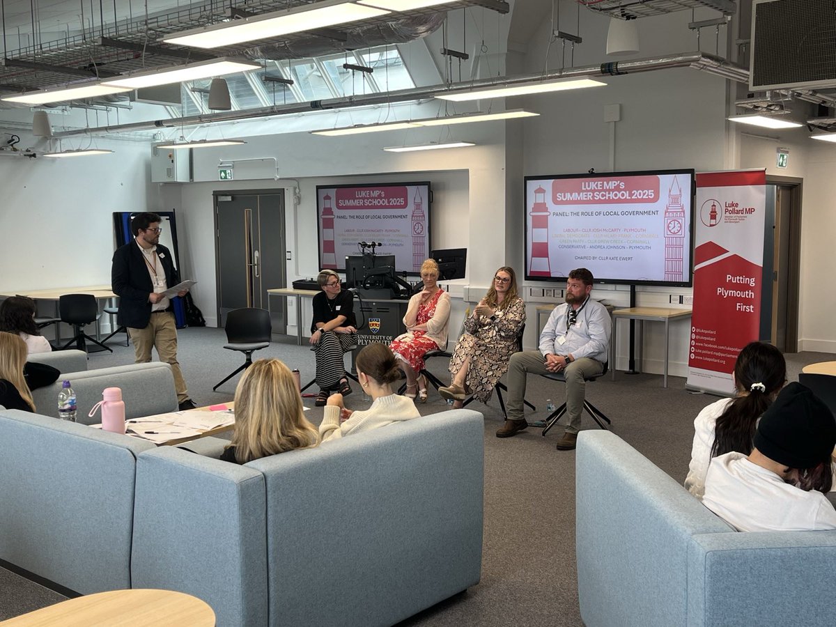 LukePollard's tweet image. Fantastic end to day one of my summer school:
📷 A panel on local government with elected councillors from Labour, Lib Dems, Greens and Conservatives.
📷 A session on journalism with BBC's Martyn Oates, ITV's Lucy McDaid, Cornwall Live's Lee Trewhela and Radio Exe's Josh Tate.