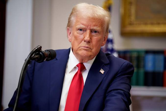 CryptoinsidersS's tweet image. ZOJUIST: 🇺🇸 President Trump zegt dat hij zich klaarmaakt om naar de Fed te gaan en een ontmoeting te hebben met voorzitter Jerome Powell 📸