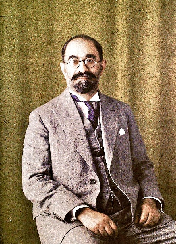 sam___uel's tweet image. محمدعلی فروغی: «دلم به درد میآید وقتی میبینم ایرانیان به جای آنکه دست در دست هم برای سربلندی مملکت بکوشند، درگیر تفرقه و حسادتاند. اگر این ملت متحد بود، چه کارهای بزرگی میتوانست انجام دهد.» #تاریخ