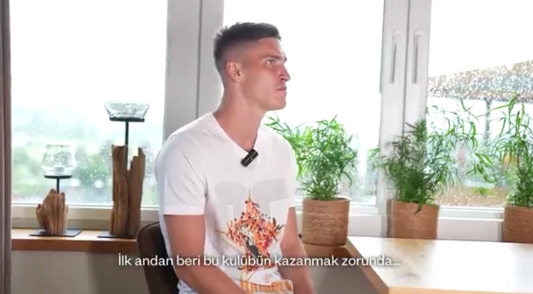 quasimoido1905's tweet image. Sallai müthiş bir laf söylemiş...
Ben olsam soyunma odasının kapısına yazarım 🧡❤️
"BU KULÜP KAZANMAK ZORUNDA OLANLARIN KULÜBÜ"
#BeşYıldızlıŞampiyon
#Hedef26
#HedefAvrupa