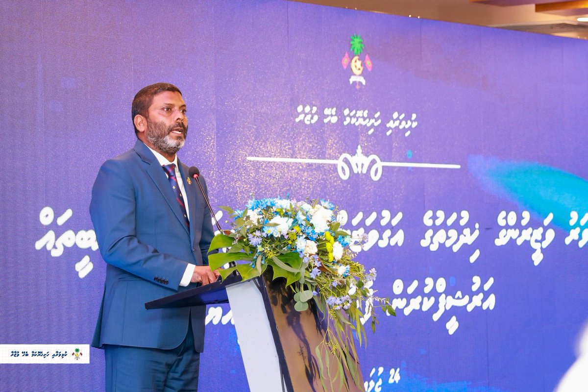 MoSFR_mv's tweet image. ކުޅިވަރު ވަޒީރުންގެ ޚިދުމަތުގެ އަގުވަޒަންކުރުމާއި ކުޅިވަރުގެ ކާމިޔާބީތައް އަރުޝީފްކުރަން ފެށުމުގެ ރަސްމިއްޔާތު.