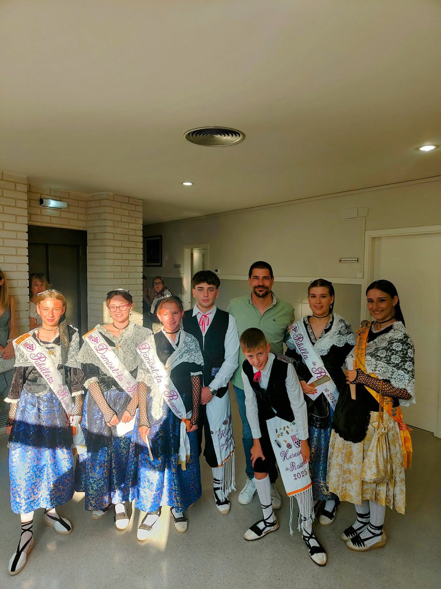 JosepRoca18's tweet photo. Pasacalles y pregón de la Fiesta Mayor de Raimat a cargo de Josep Maria Domingo, vecino de la entidad municipal que ha hecho un fantástico repaso a la historia de esta y a su vida.
¡Feliz Fiesta Mayor a todos los vecinos!
#FMRaimat25
#CuidaLoTuyo
#ConNuestrasTradiciones
#ConNuestraCultura
