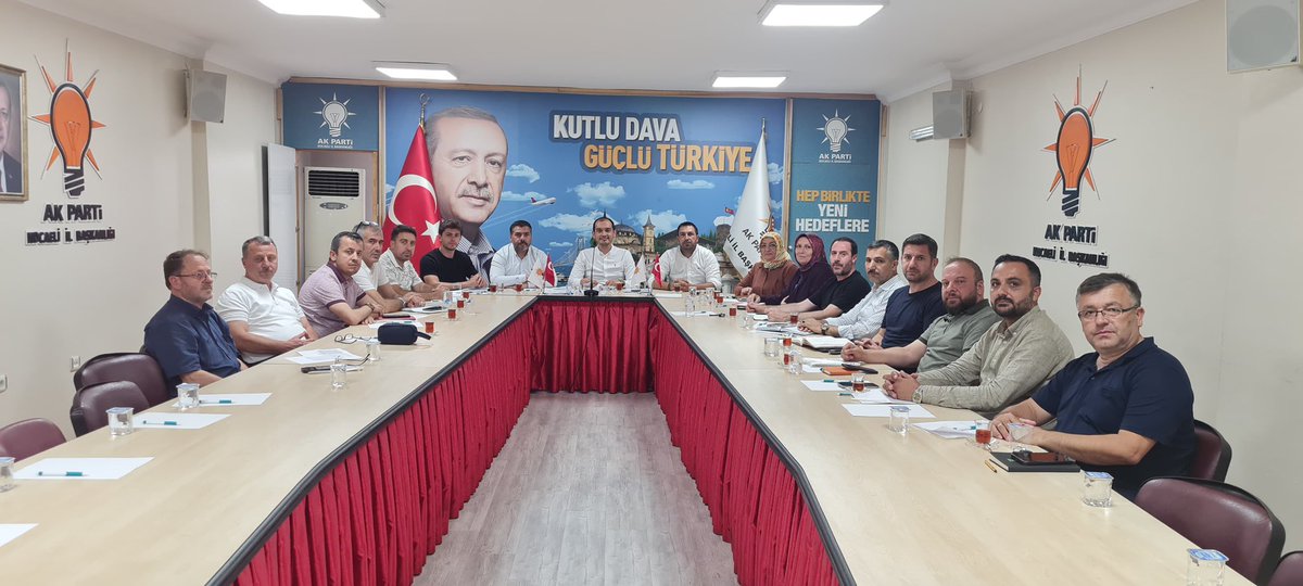 İl Ar-Ge Bşk. Arif Aküzüm, İl Teşkilat Komisyon üyelerimiz, İl Kadın ve Gençlik Kolları Teşklilat Başkanlarımız ve İlçe Teşkilat Başkanlarımızın katılımıyla il teşkilat komisyon toplantımızı icra ettik.

Teşkilatımızın emeği, birliği ve davasına olan sadakati en büyük gücümüzdür.