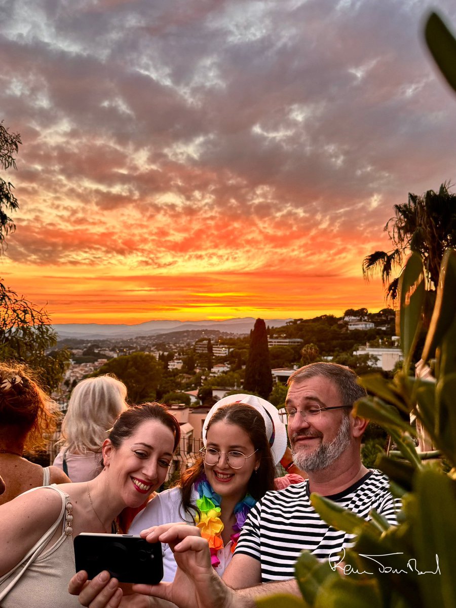 ReneTombarel's tweet image. L’heure dorée ce soir sur le canal de la Sia gne , organisée par l’office du tourisme du cannet pour la deuxième année, un moment convivial au coucher du soleil #lecannet #CotedAzurFrance Office de Tourisme - Le Cannet Côte d'Azur @lecannet.tourisme