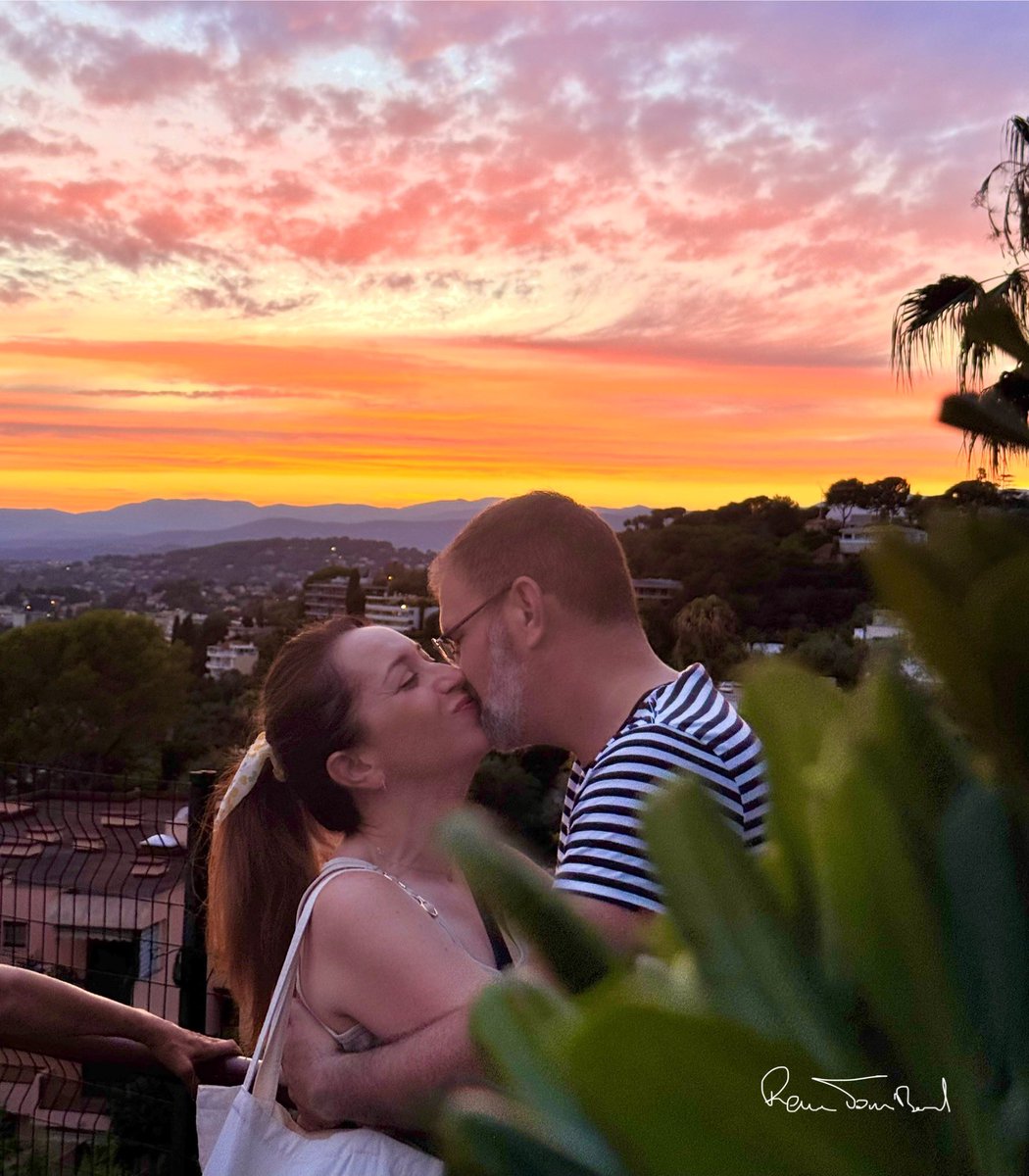 ReneTombarel's tweet image. L’heure dorée ce soir sur le canal de la Sia gne , organisée par l’office du tourisme du cannet pour la deuxième année, un moment convivial au coucher du soleil #lecannet #CotedAzurFrance Office de Tourisme - Le Cannet Côte d'Azur @lecannet.tourisme