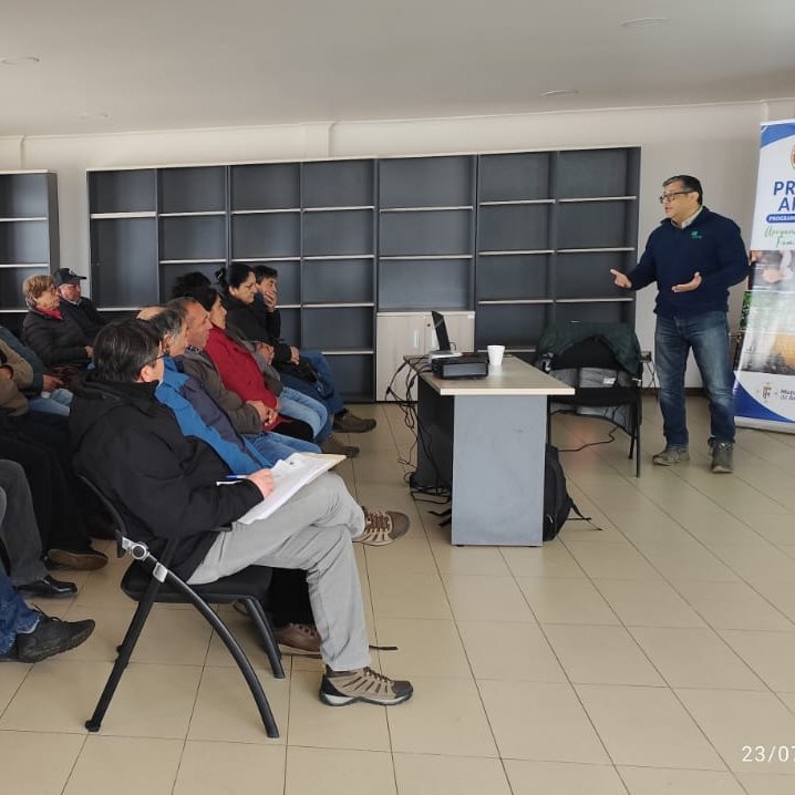 CONAFBiobio's tweet image. 📍#Arauco | Realizamos una charla sobre la Ley 20.283 de Bosque Nativo🌳, dirigida a usuarias y usuarios del Programa de Desarrollo Local (Prodesal).
Se abordaron planes de manejo, guías de libre tránsito y legislación forestal.